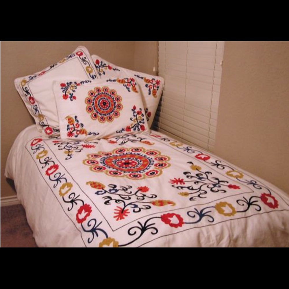 Pottery Barn Suzani twin duvet and shams